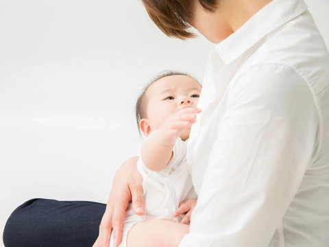 ‟産後の骨盤調整”って受けるべき？施術時期や流れを解説