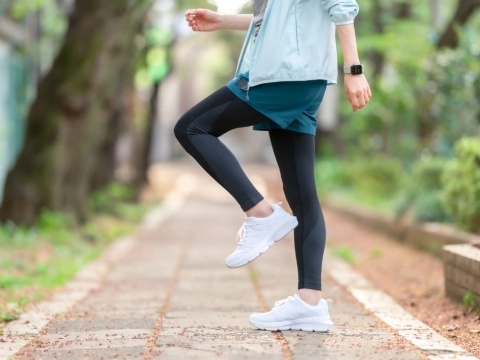 歩くだけで原因がわかる？腰痛・肩こり対策に歩行データが有効な理由とは