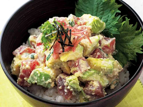 アボカドとマグロのタルタル丼