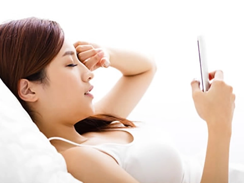 本当にただの疲れ目？若い人の”スマホ老眼”増加中